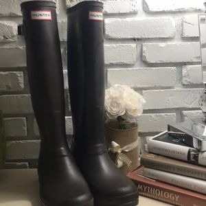 Hunter boots; matte taupe classic tall boot.